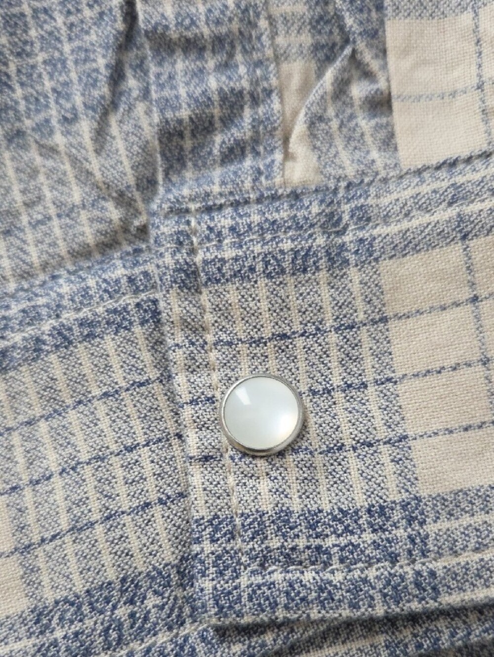 Levi's Women's Cream and Blue Plaid Snap-Down Shirt - Picture 5 of 7